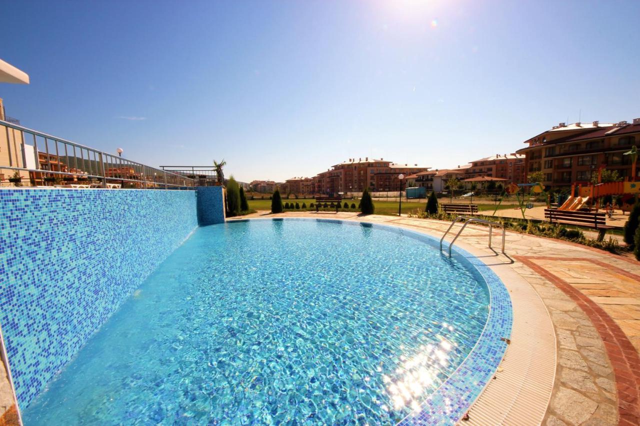 Sorrento - Menada Apartments Sveti Vlas Exteriör bild