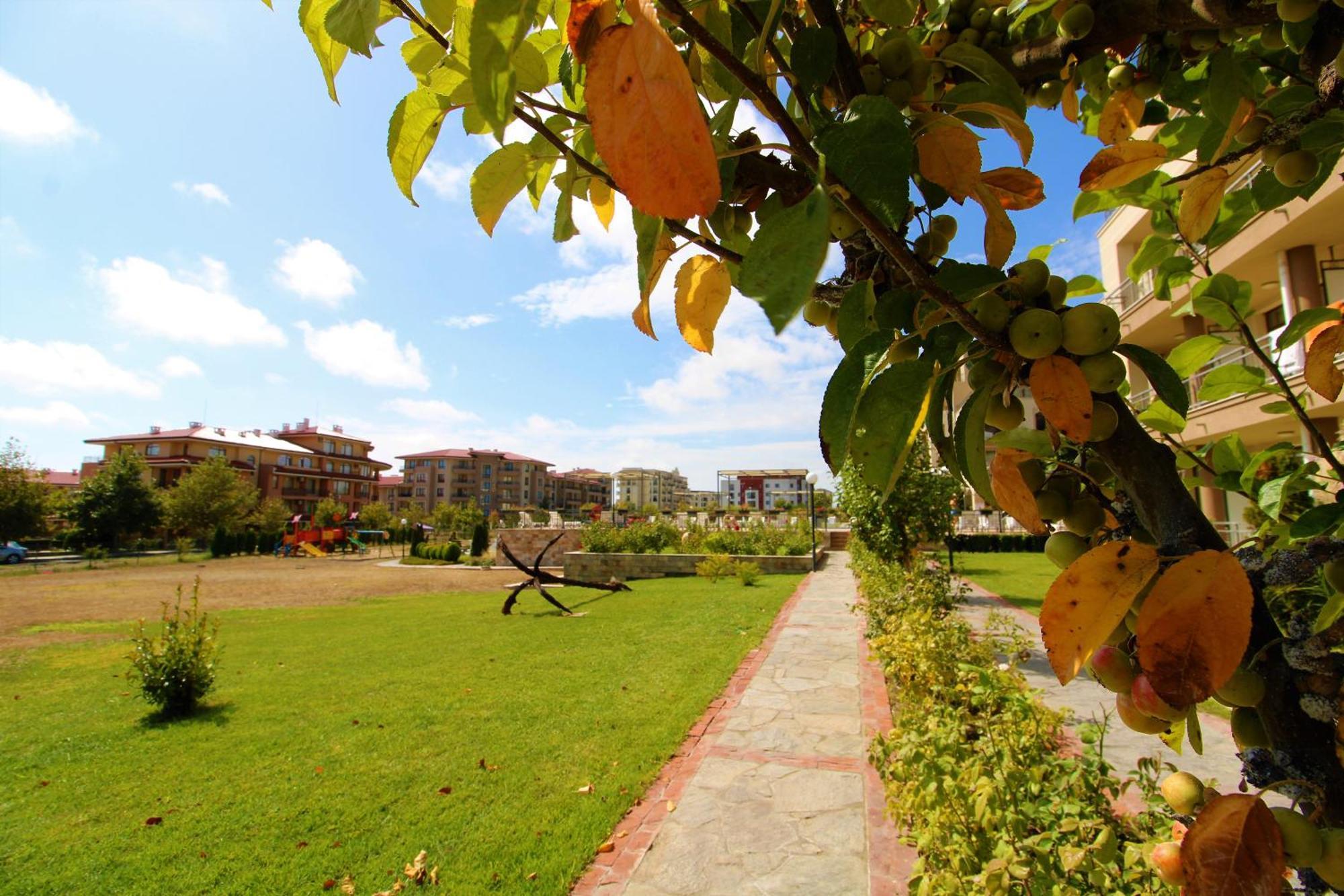 Sorrento - Menada Apartments Sveti Vlas Exteriör bild