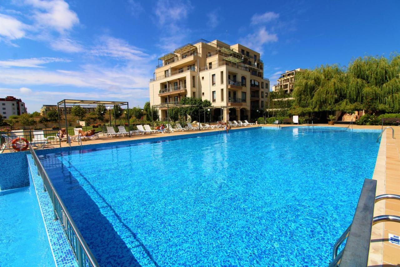 Sorrento - Menada Apartments Sveti Vlas Exteriör bild