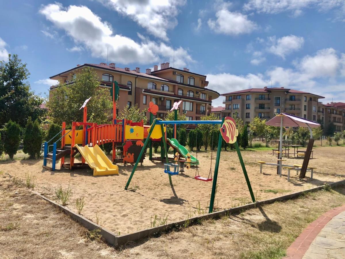 Sorrento - Menada Apartments Sveti Vlas Exteriör bild