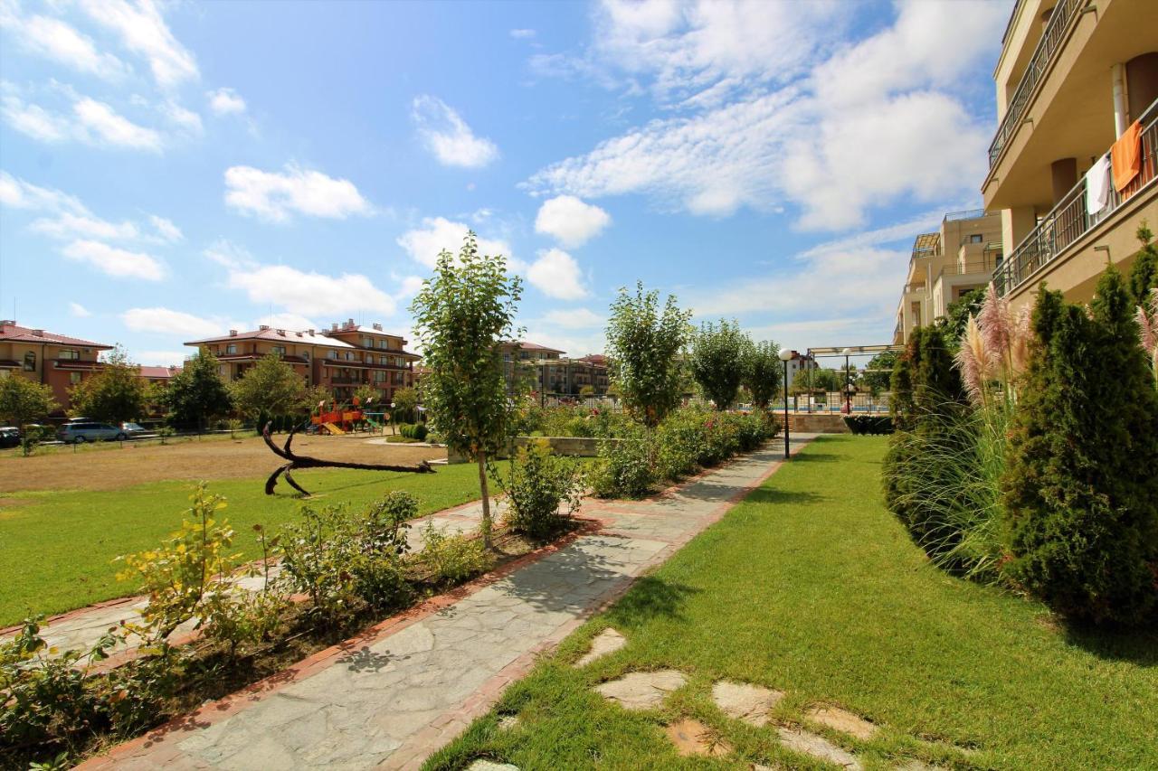 Sorrento - Menada Apartments Sveti Vlas Exteriör bild