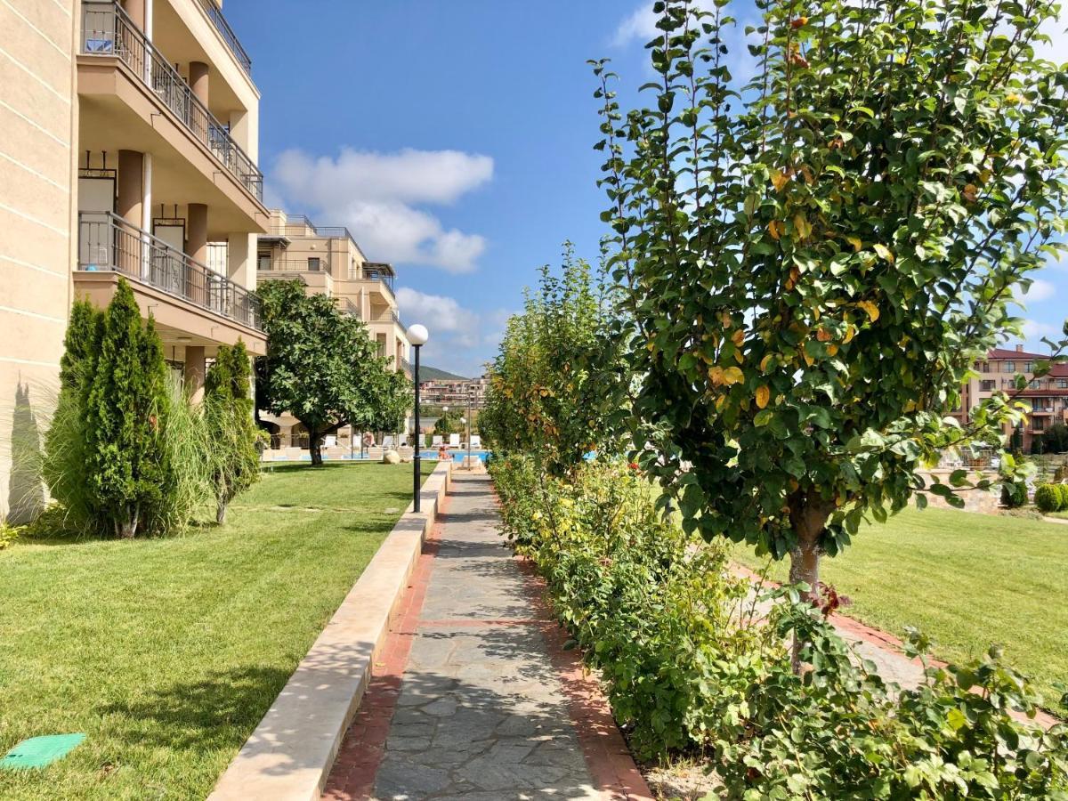 Sorrento - Menada Apartments Sveti Vlas Exteriör bild